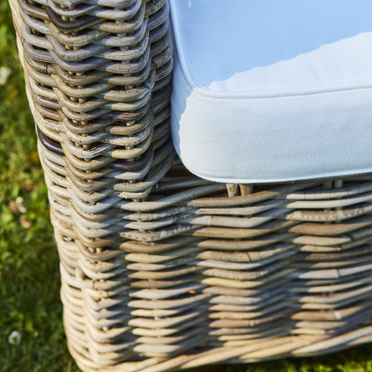 10211C-fauteuil_de_jardin_en_kubu_naturel_avec_pouf-04.jpg