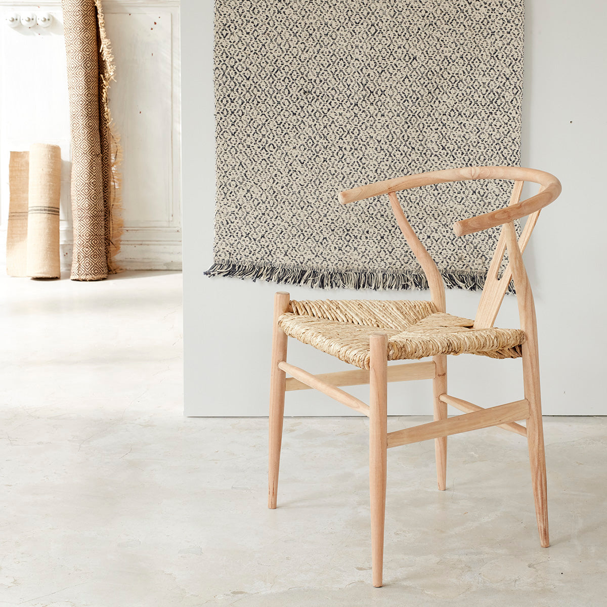 1077-chaise_en_mindi_massif_et_corde_naturelle-01.jpg