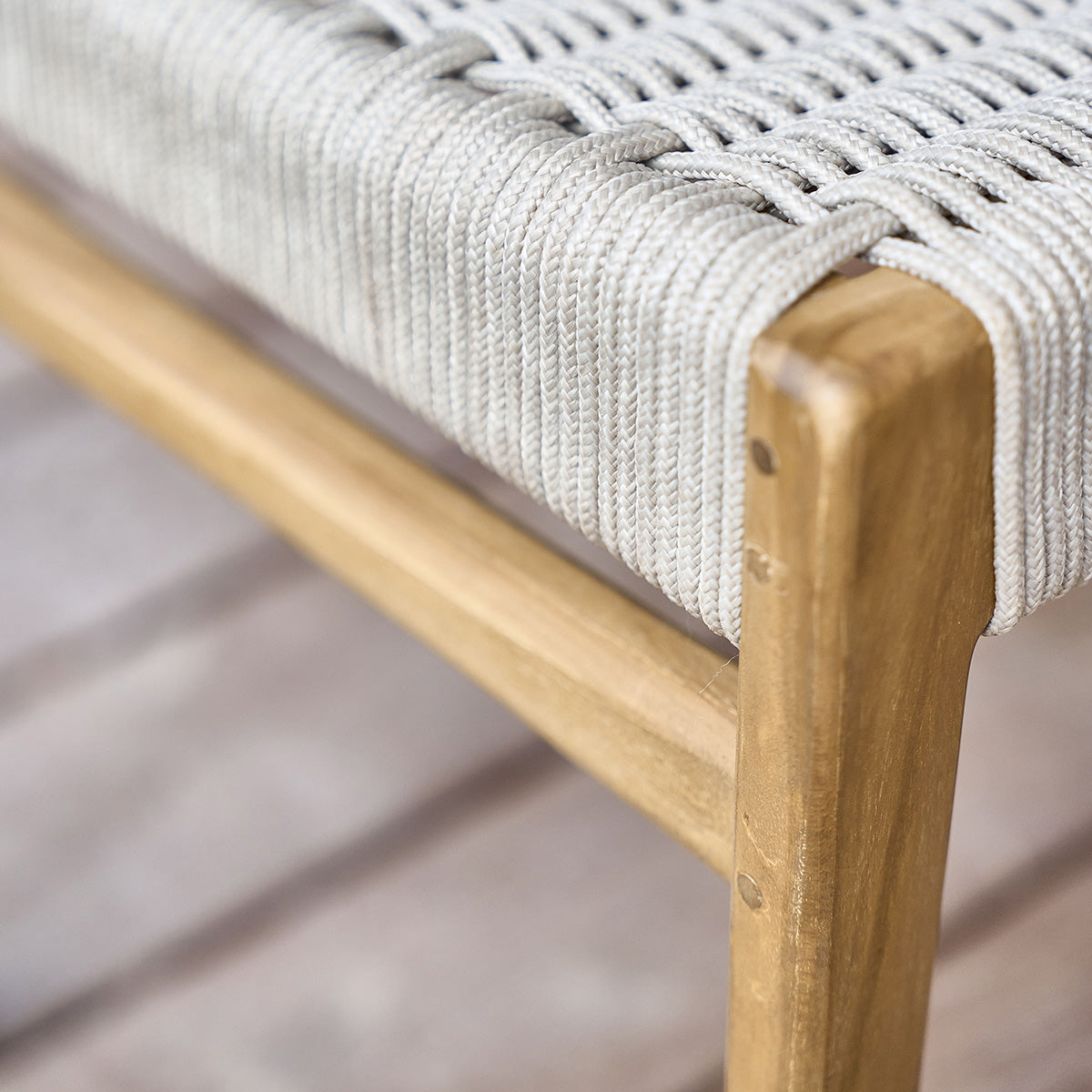 15-chaise_de_jardin_en_teck_massif_et_cordage_beige-04.jpg