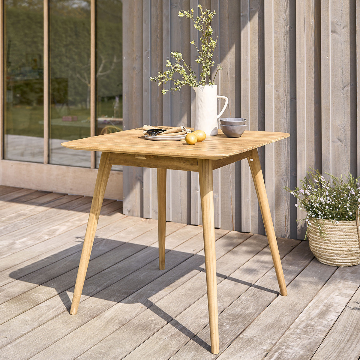 22-table_de_jardin_carree_en_teck_massif_2_a_4_pers-01.jpg
