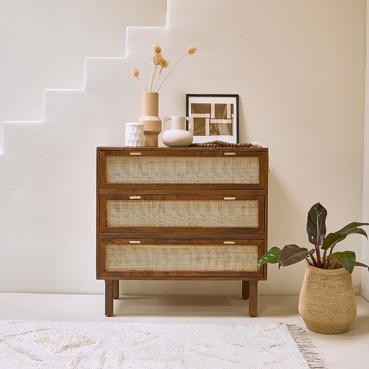 651-commode_en_manguier_massif_et_cannage_finition_noyer_90_cm-01.jpg