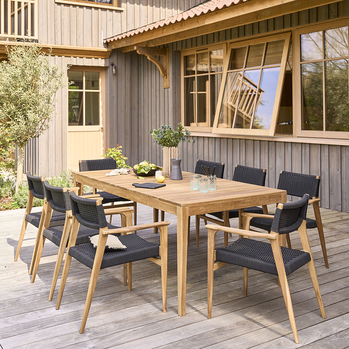 8-fauteuil_de_jardin_en_teck_massif_et_cordage_noir-06.jpg