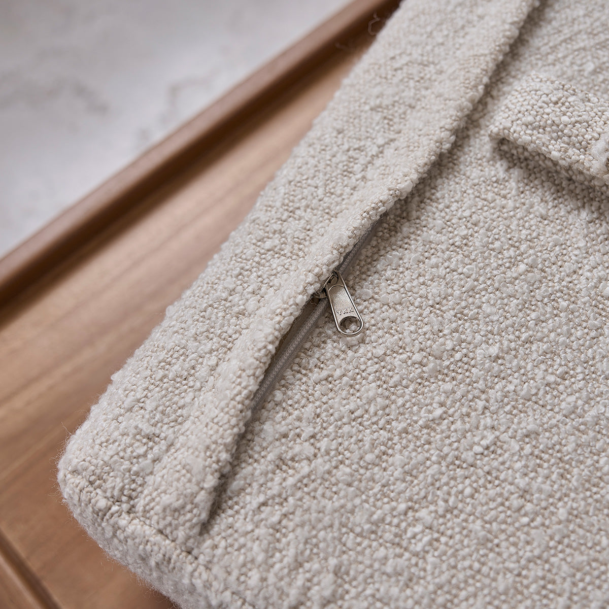 BAN0002-banc_en_teck_massif_et_tissu_bouclette_100_cm-07.jpg