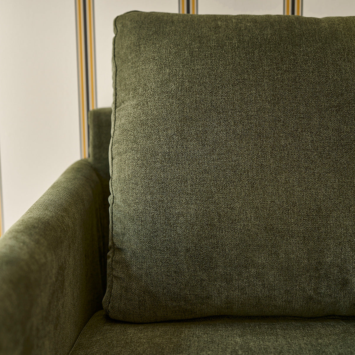 CAN0017-canape_droit_3_places_en_bois_massif_et_tissu_velours_vert_mousse-06.jpg