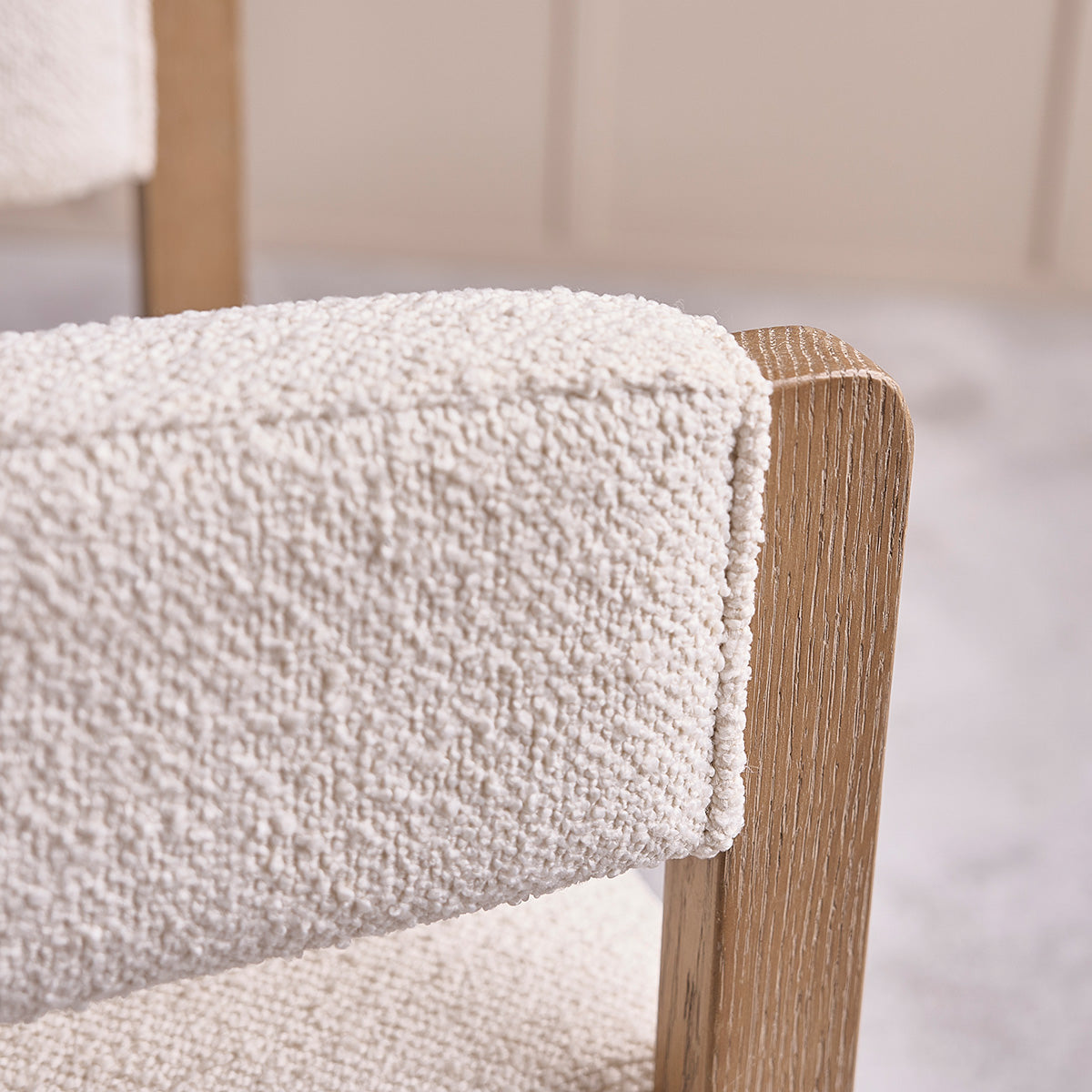 CHA0003-chaise_en_chene_et_tissu_bouclette_ecrue-06.jpg