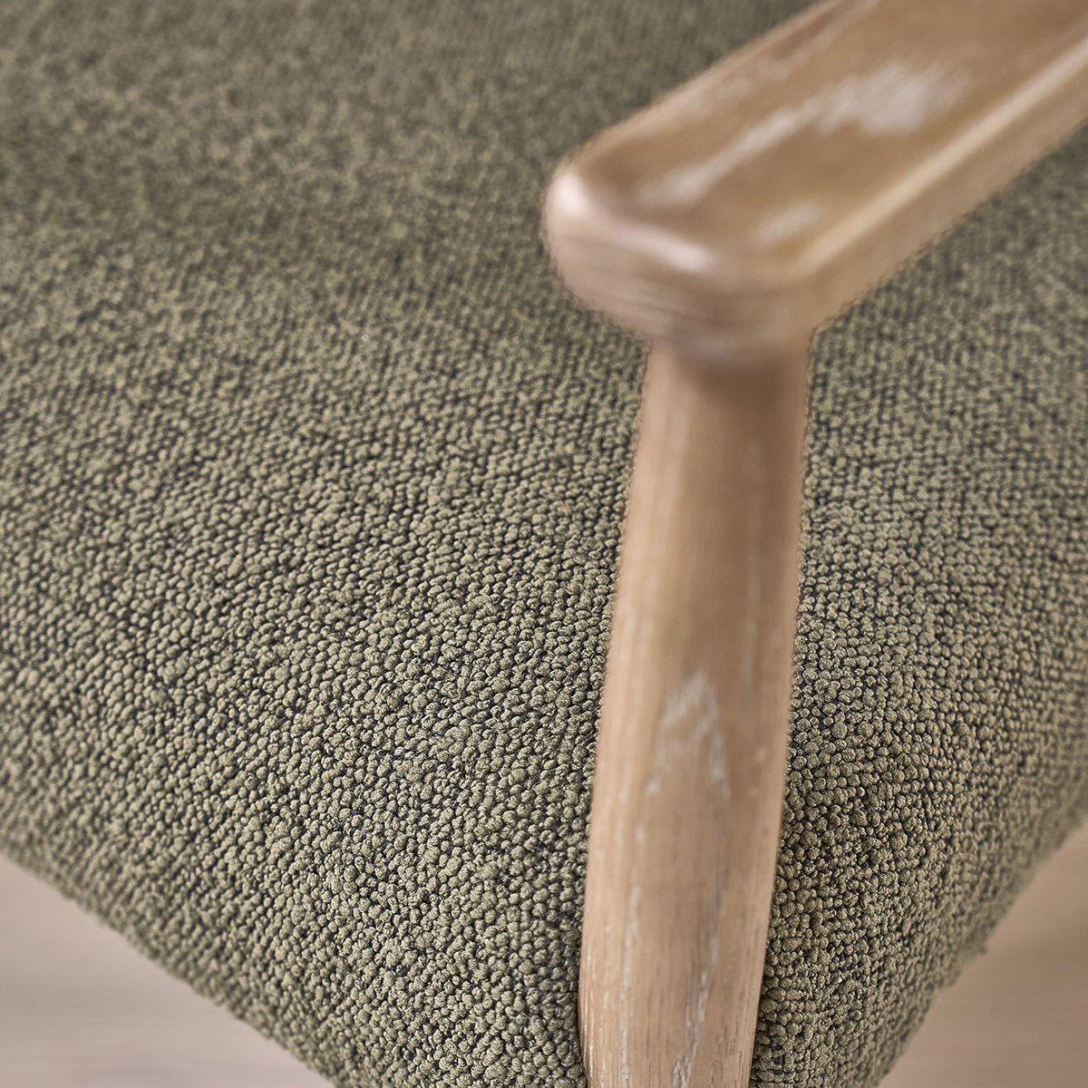 CHA0012-lot_de_2_chaises_en_chene_et_tissu_bouclette_kaki-06.jpg