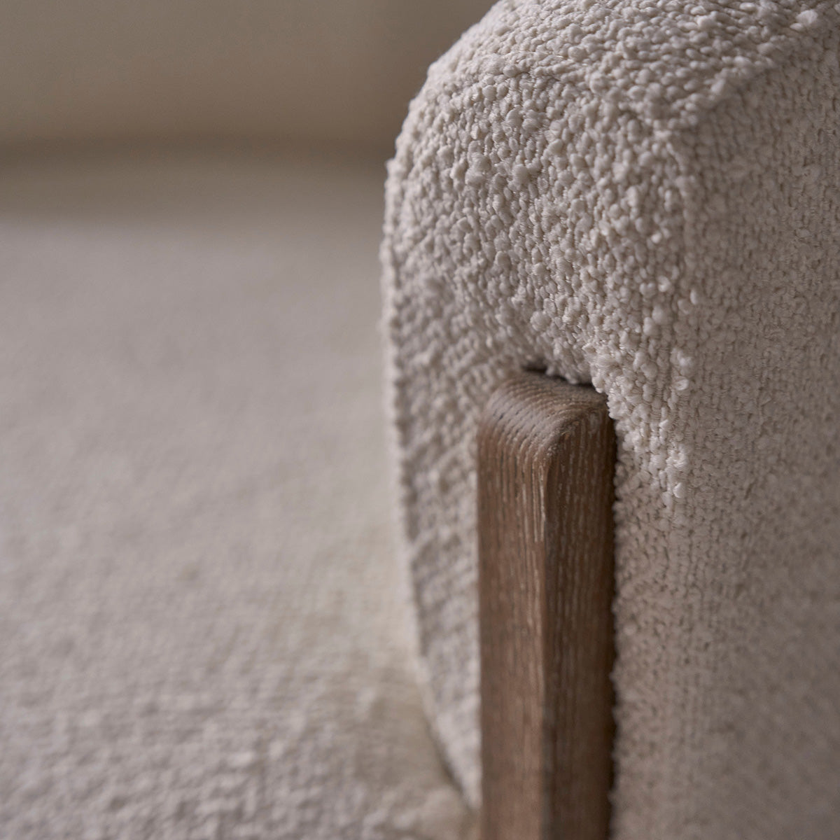 MALO - Sessel aus Eichenholz und naturfarbenem Bouclé-Stoff