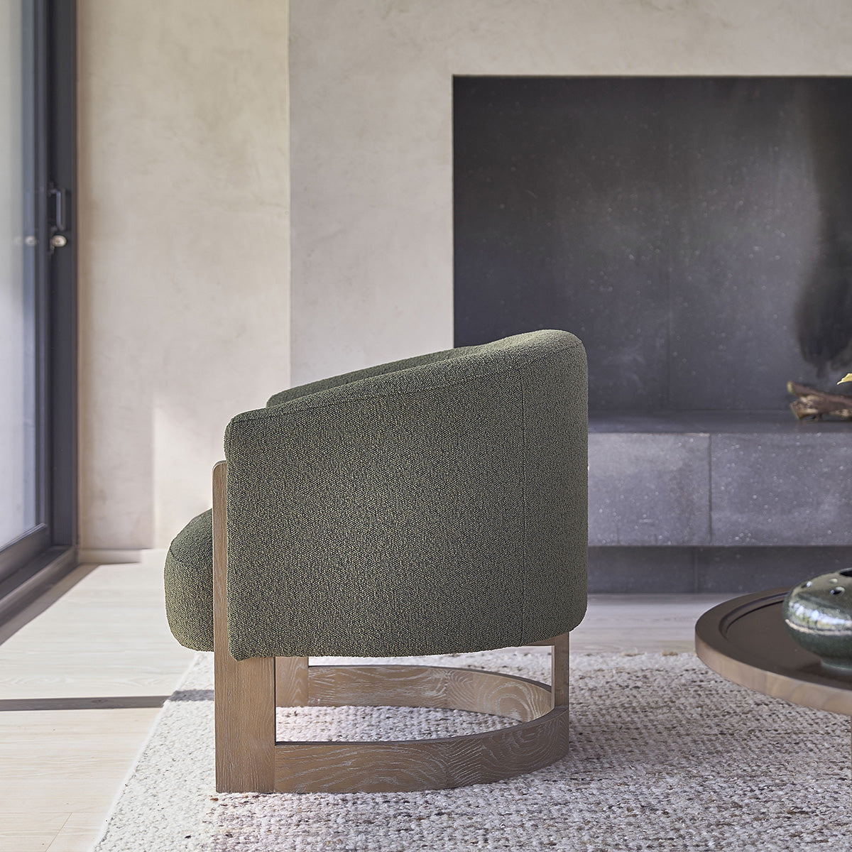 MALO - Sessel aus massiver Eiche und khakifarbenem Bouclé-Stoff