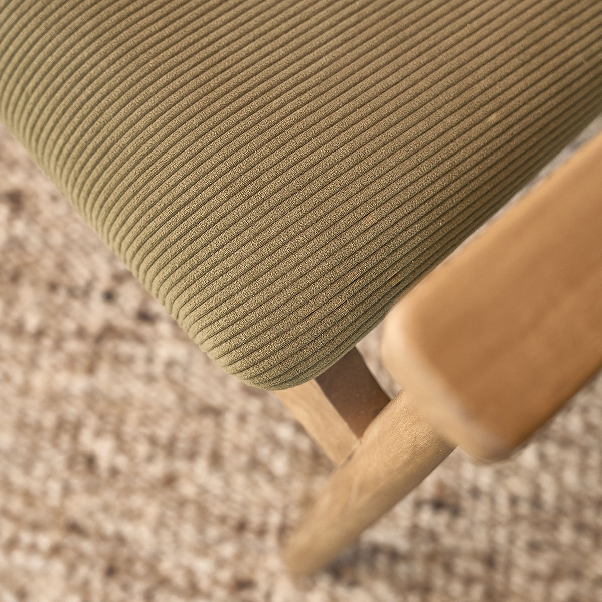 FAU0007-fauteuil_en_teck_massif_cannage_et_tissu_velours_cotele_kaki-06.jpg