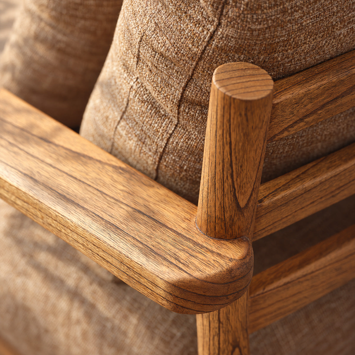FAU0023-fauteuil_en_mindi_massif_patine_et_tissu_cappuccino-05.jpg