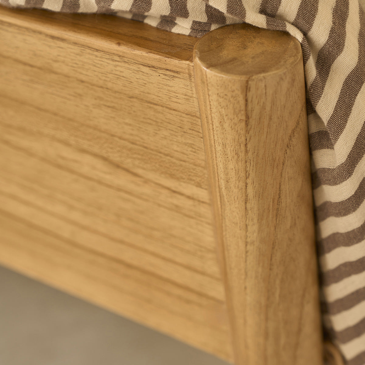 LIT0004-lit_en_bois_de_mindi_160_cm_avec_sommier-06.jpg
