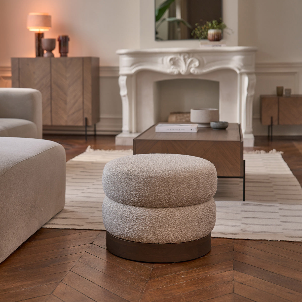 POU0002-pouf_en_mindi_massif_et_tissu_bouclette_blanc_o55_cm-01.jpg