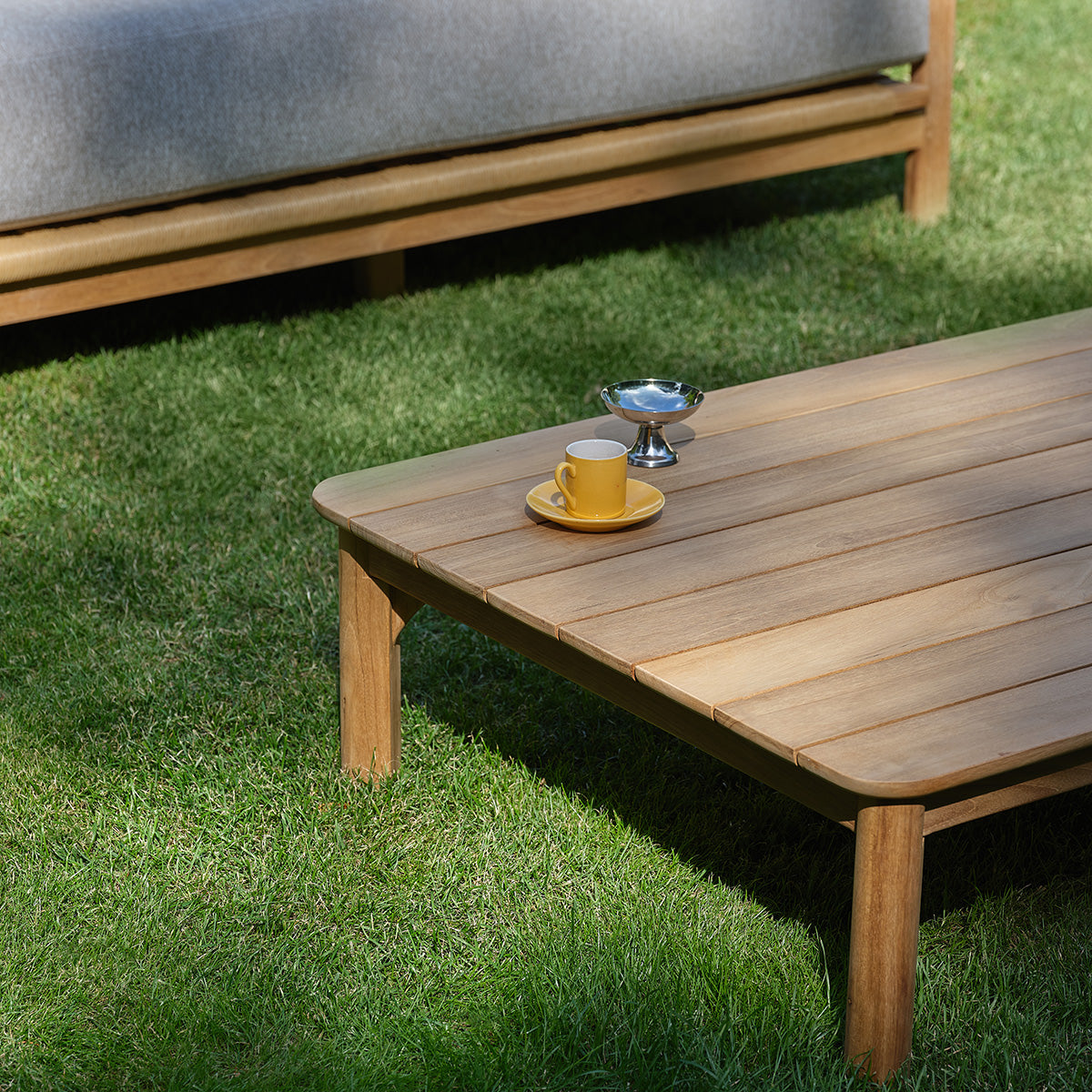 SBJ0005-salon_de_jardin_bas_en_teck_massif_avec_coussins_gris_chine_4_pers-06.jpg