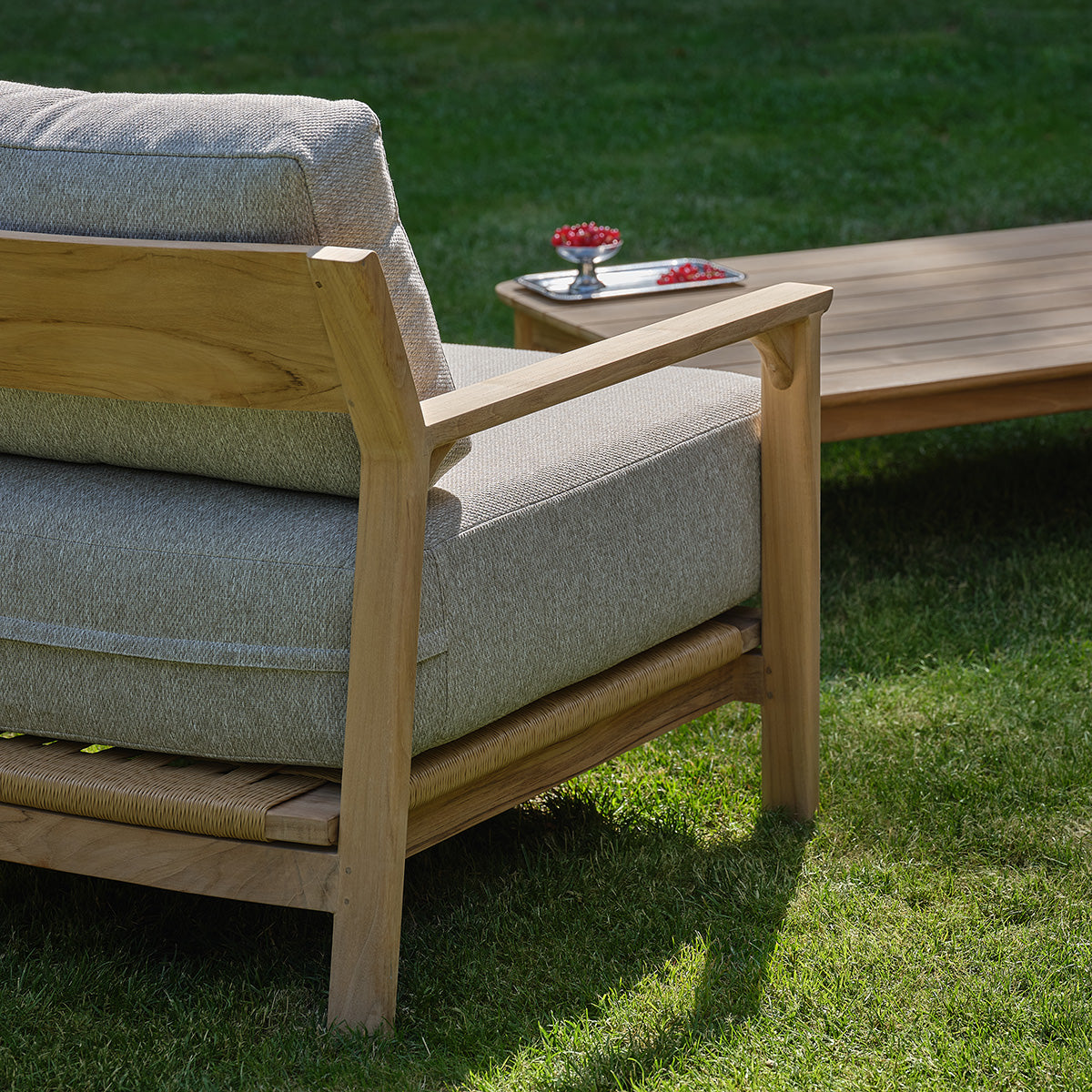 SBJ0005-salon_de_jardin_bas_en_teck_massif_avec_coussins_gris_chine_4_pers-08.jpg