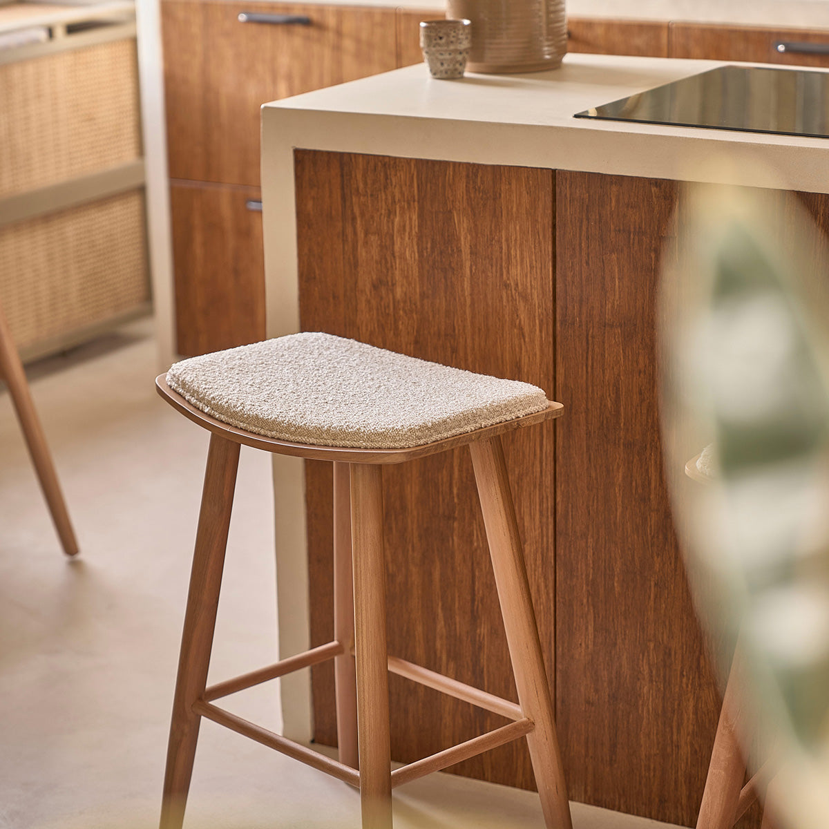 TCB0001-tabouret_de_bar_en_teck_massif_assise_bouclette_65_cm-08.jpg