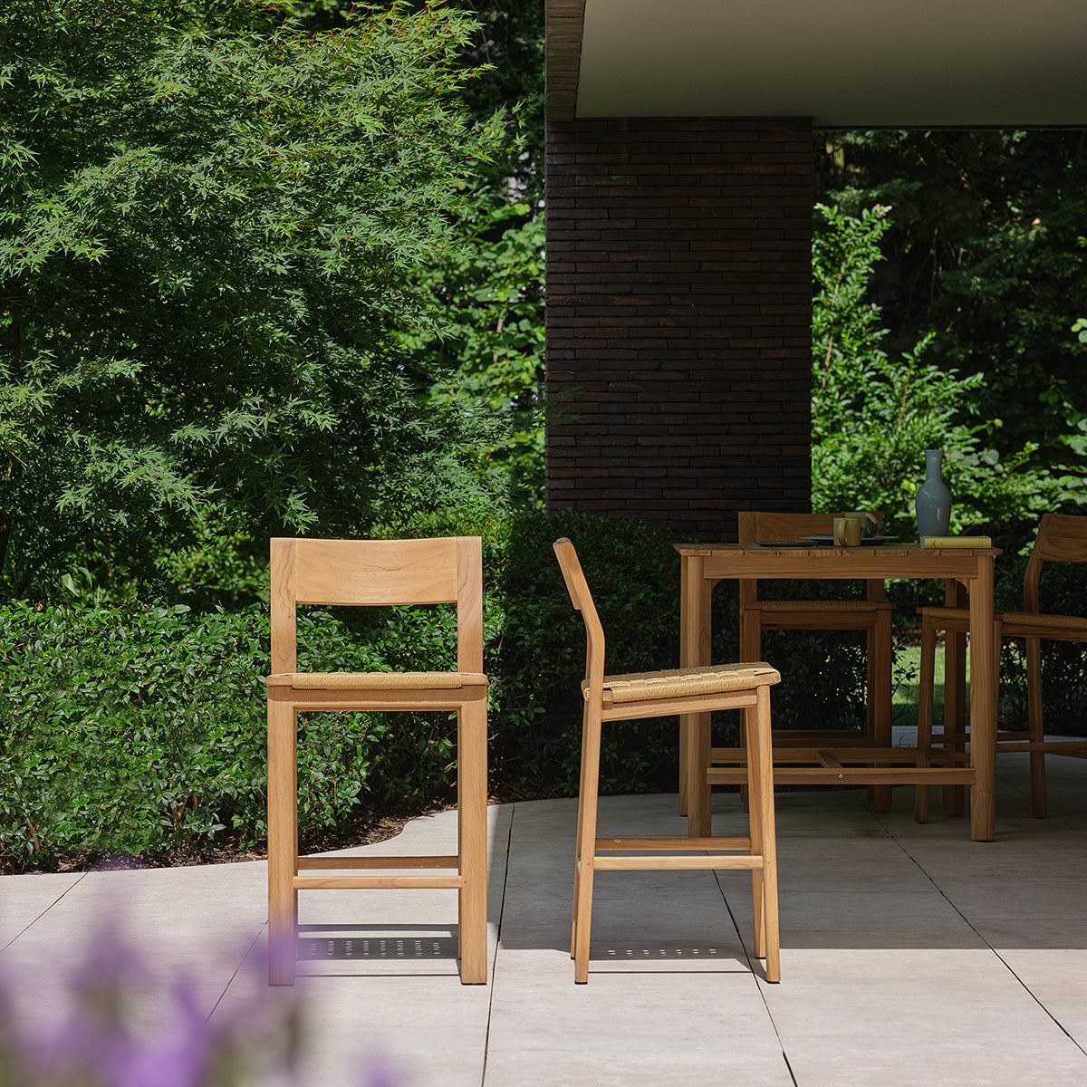 TCB0024-chaise_de_bar_jardin_en_teck_massif_lot_de_2-01.jpg