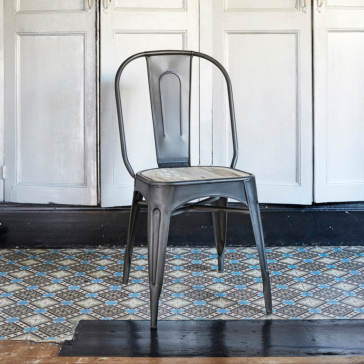 1114-chaise_en_bois_recycle_massif_et_metal-01.jpg
