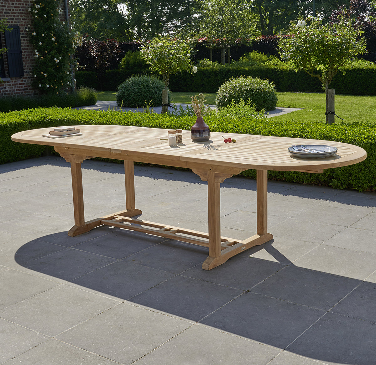 25-table_de_jardin_en_teck_massif_extensible_ovale_10_12_pers-01.jpg