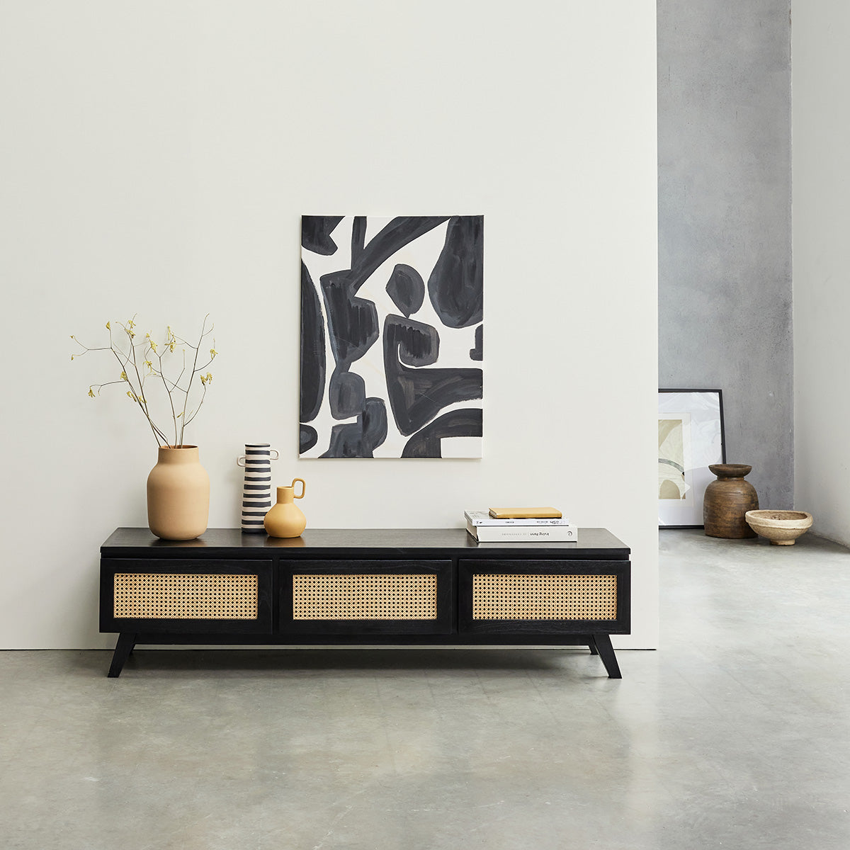 1597-meuble_tv_en_mindi_massif_et_cannage_noir_160_cm-01.jpg