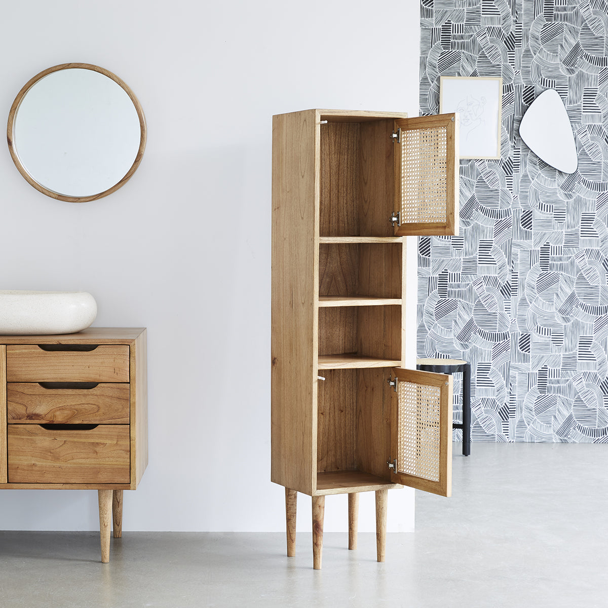 HANA - Badezimmer-Hochschrank aus massivem Mindi und mit Rohrgeflecht 150 cm