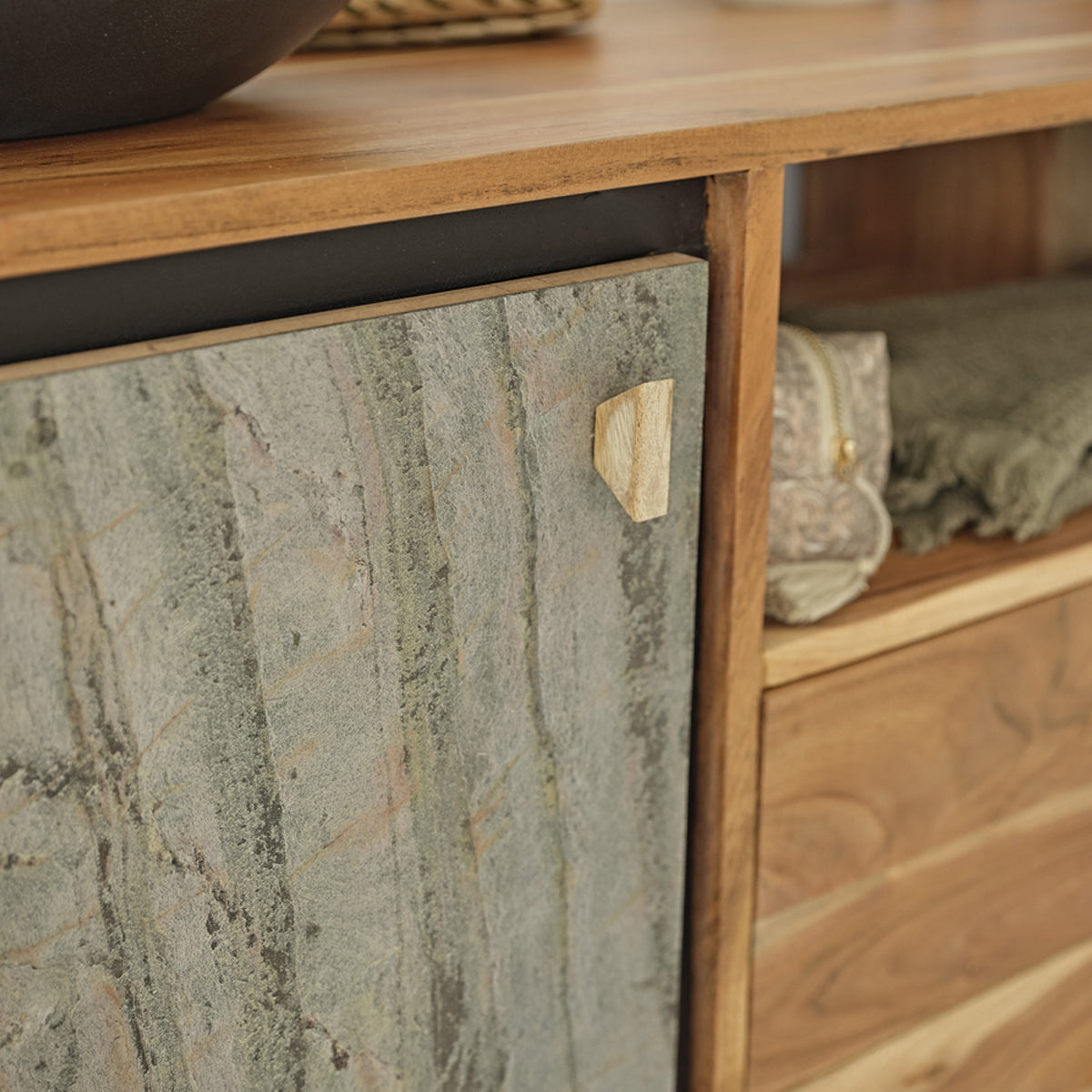 EDEN ROCK - Waschtischunterschrank aus massiver Akazie und Stein 155 cm