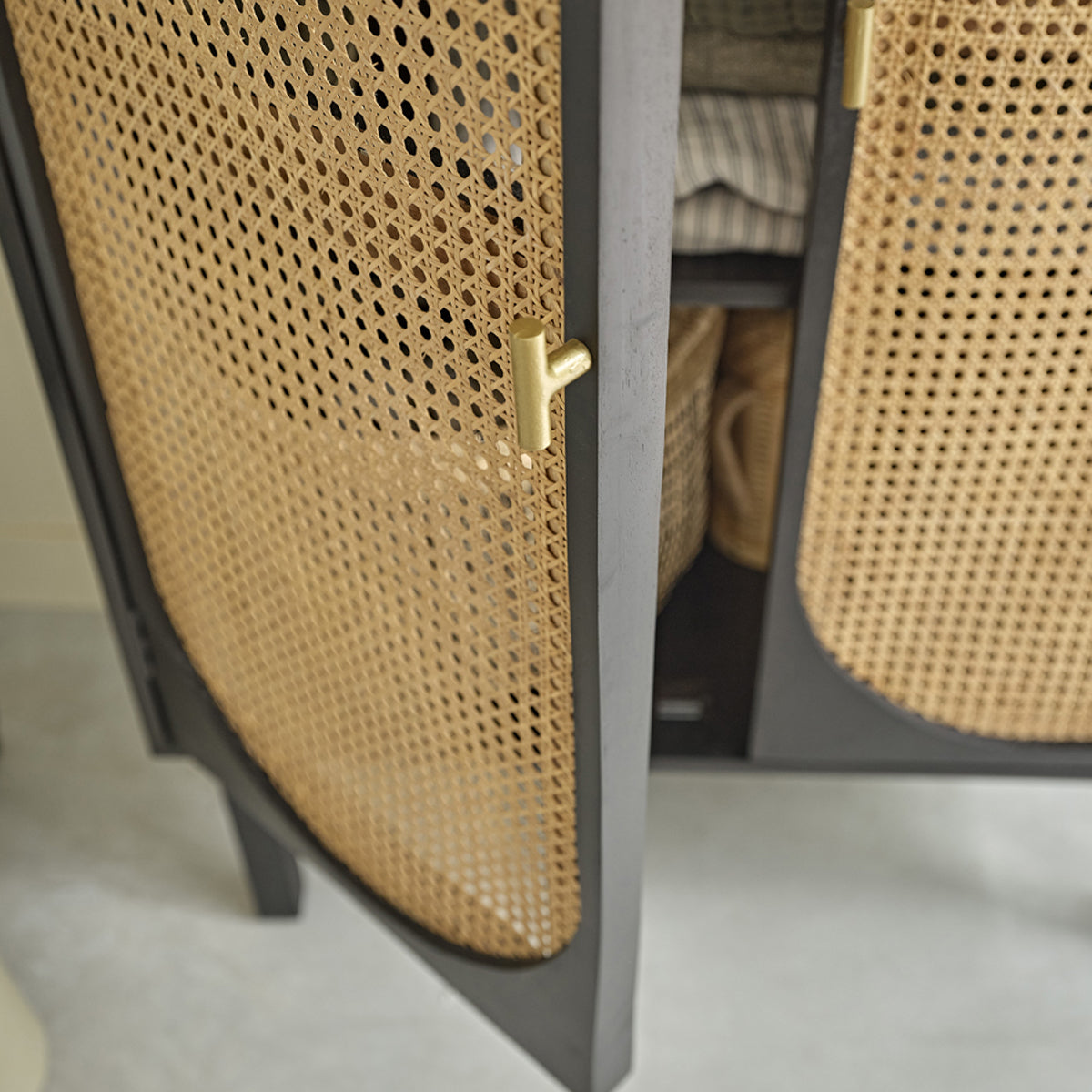 ZULMA - Schrank aus massivem Mangoholz und Rohrgeflecht 90 cm