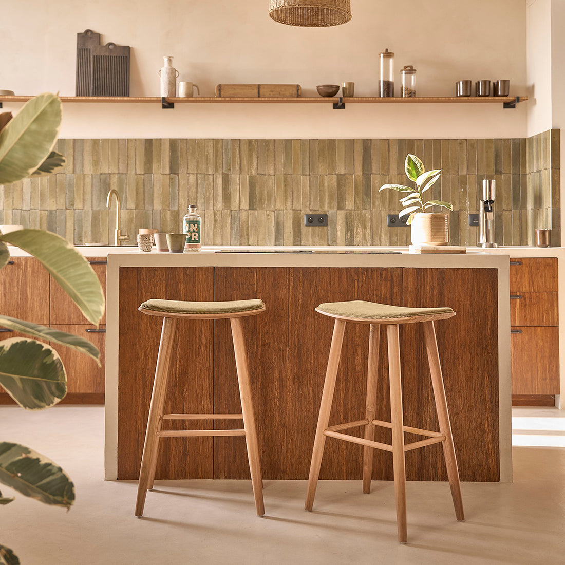 AMBRE - Set aus 2 Barhockern aus massivem Teakholz und Sitzfläche aus Cord 75 cm