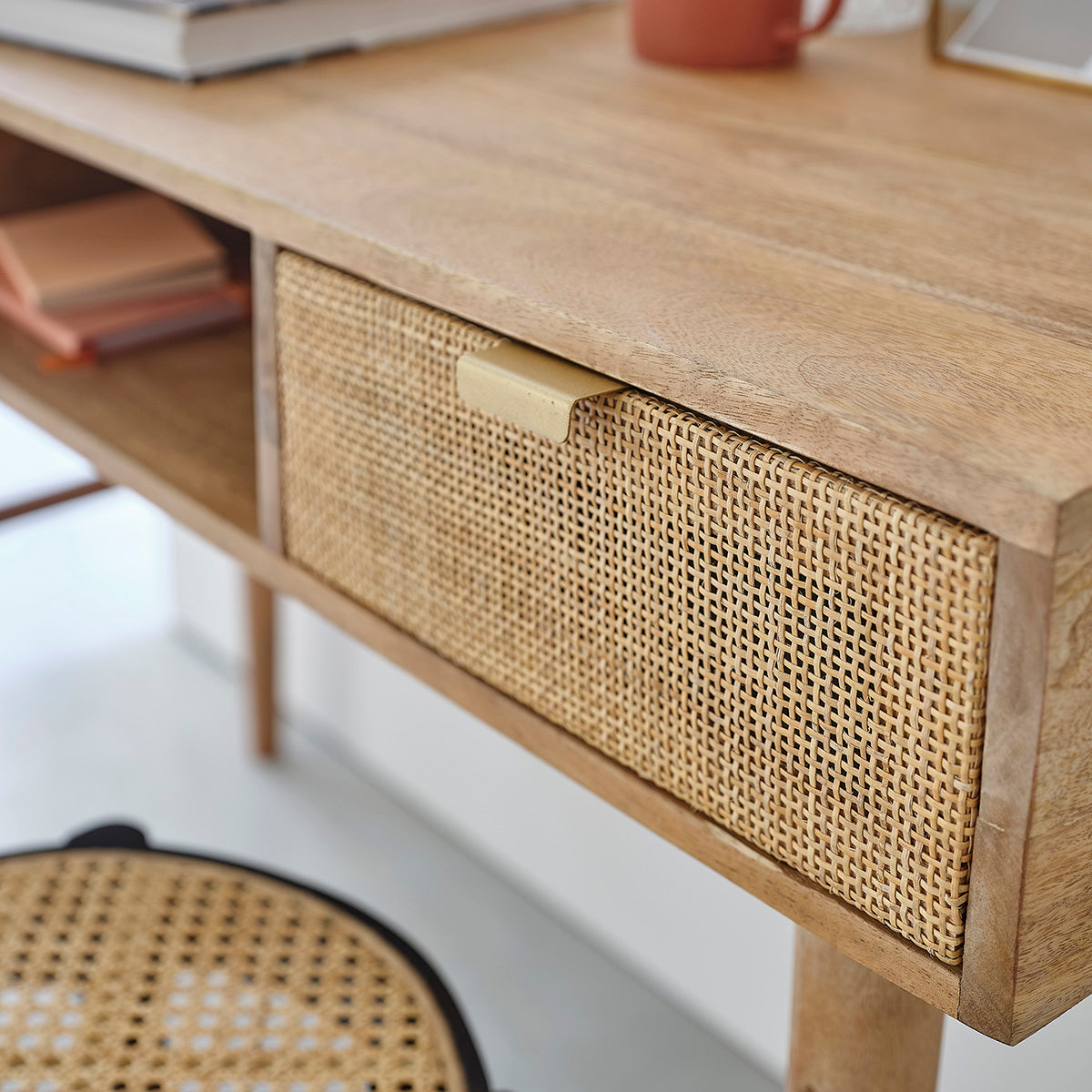 FELICIE - Schreibtisch aus massivem Mangoholz und mit Rohrgeflecht 120 cm