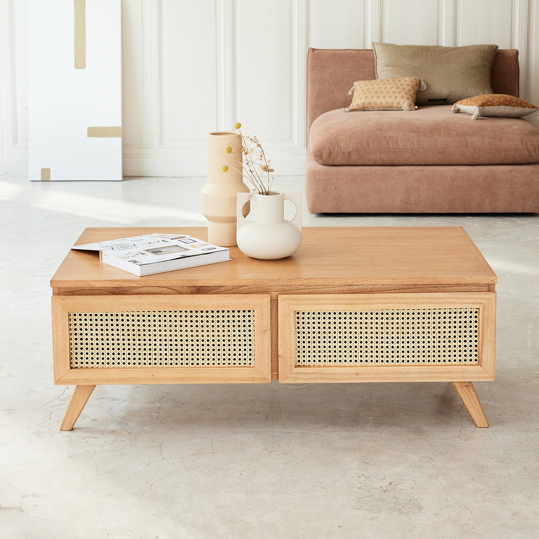 ISÉE - Couchtisch aus massivem Mindi-Holz und Geflecht 110 cm