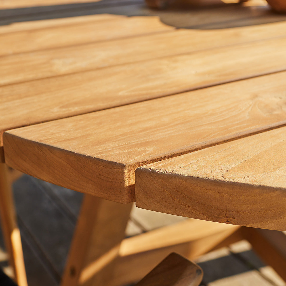 GABRIELLE - Gartentisch aus massivem recyceltem Teakholz rund 6 Sitze