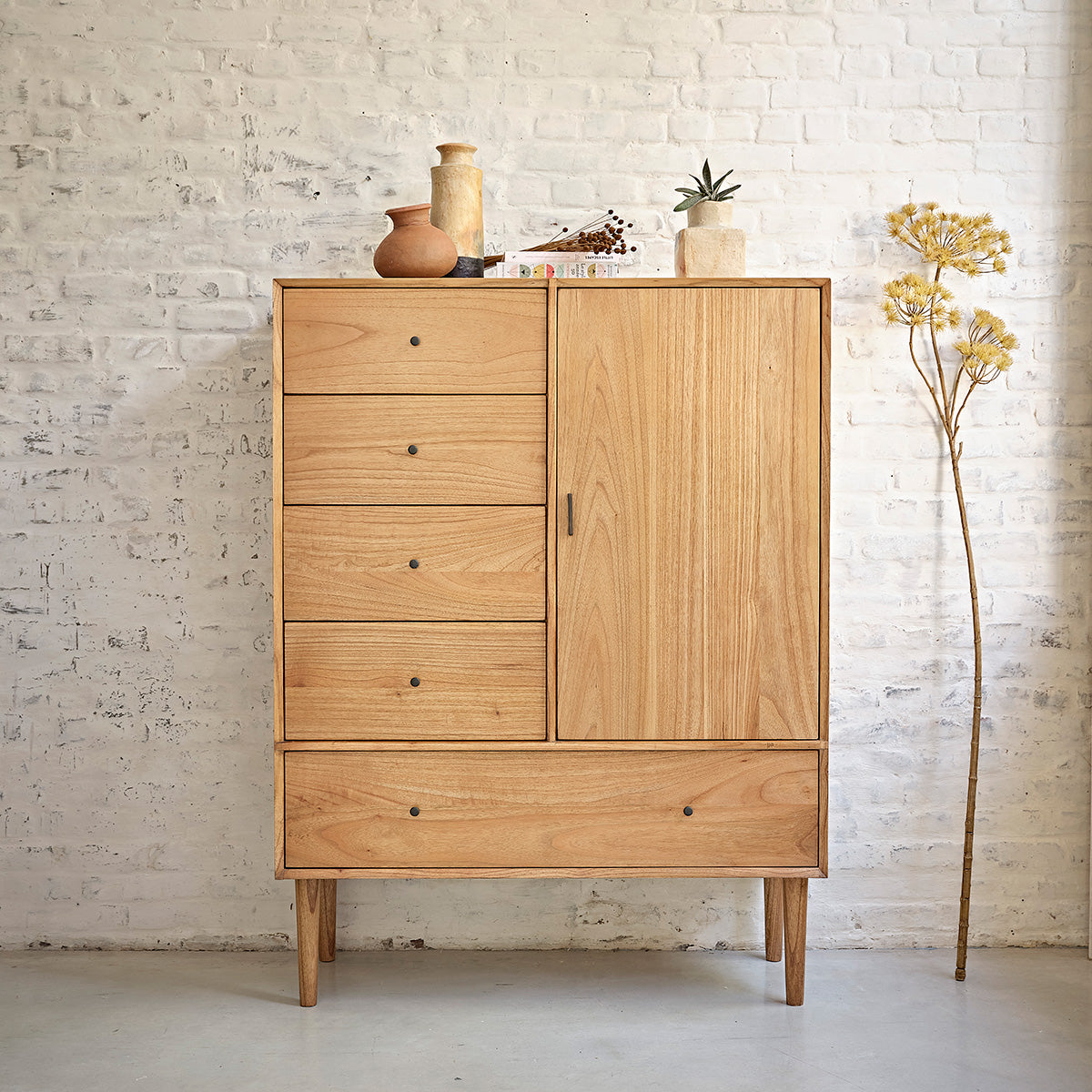 PIA - Schrank aus massivem Mindi 160 cm