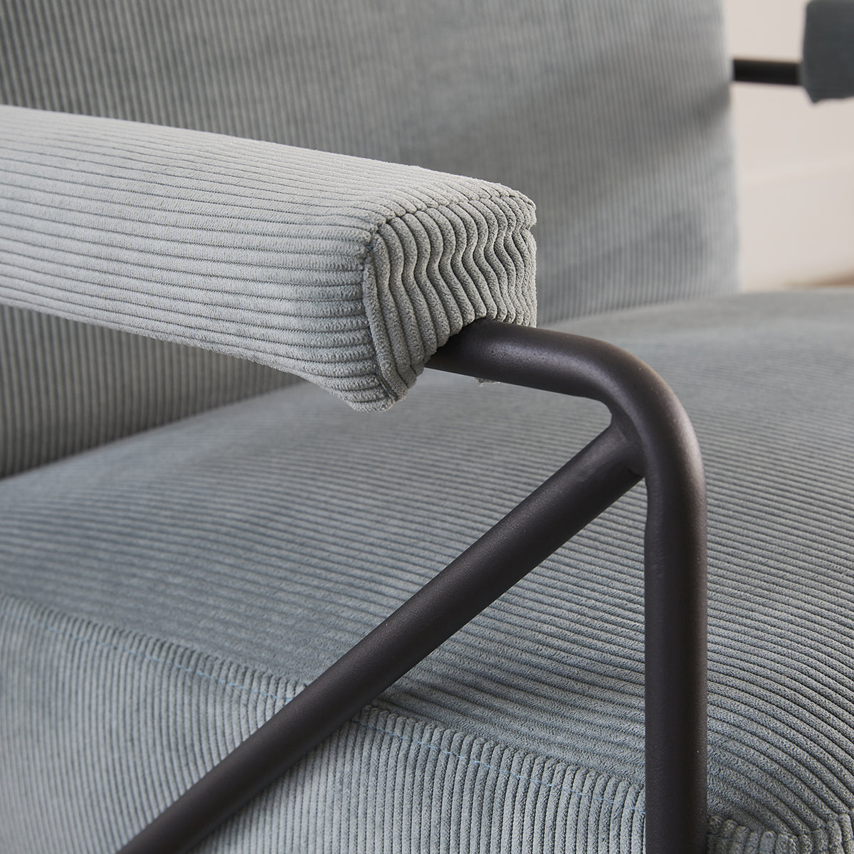 1407-fauteuil_velours_cotele_bleu-05.jpg