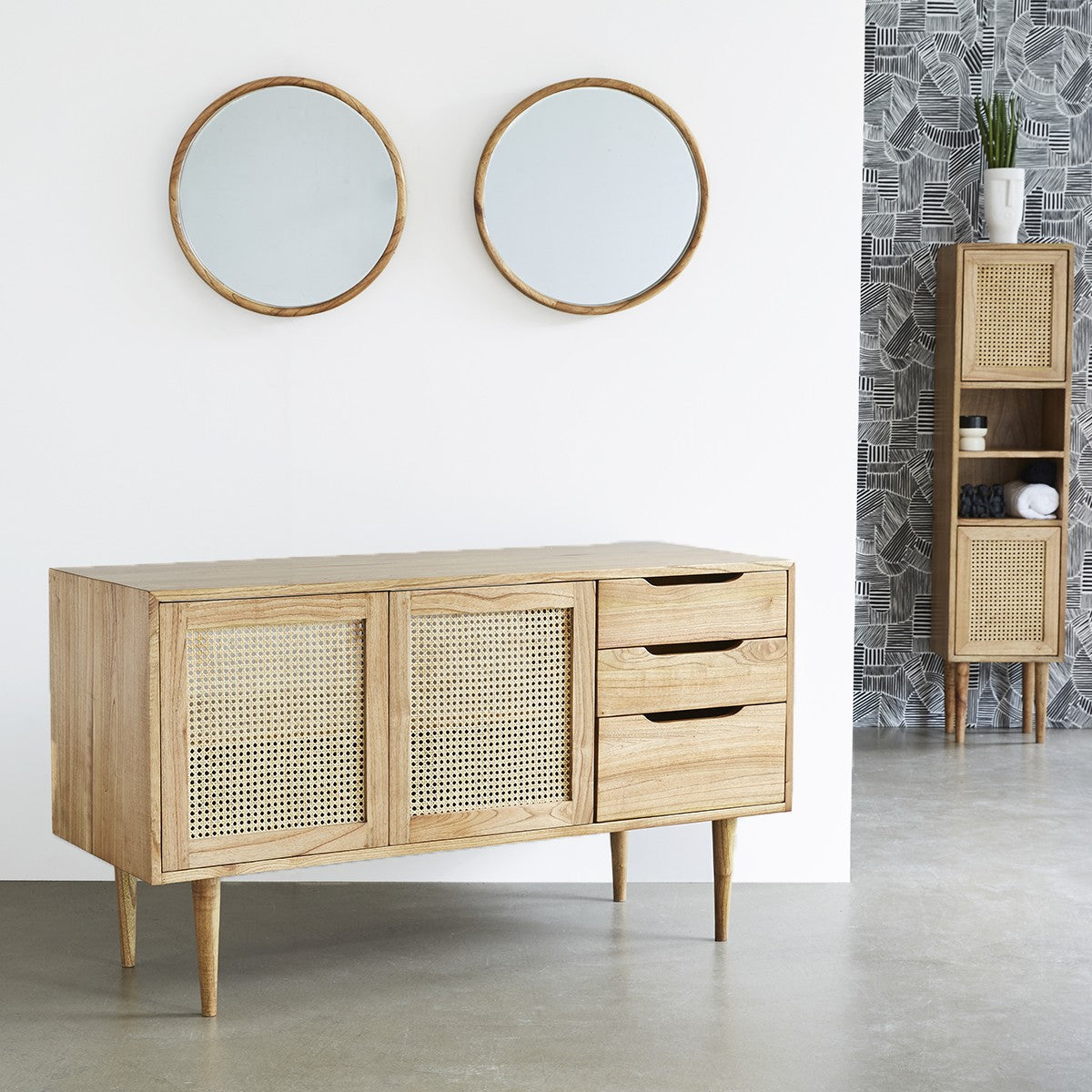 HANA - Waschtischunterschrank aus massivem Mindi und Rohrgeflecht 135 cm