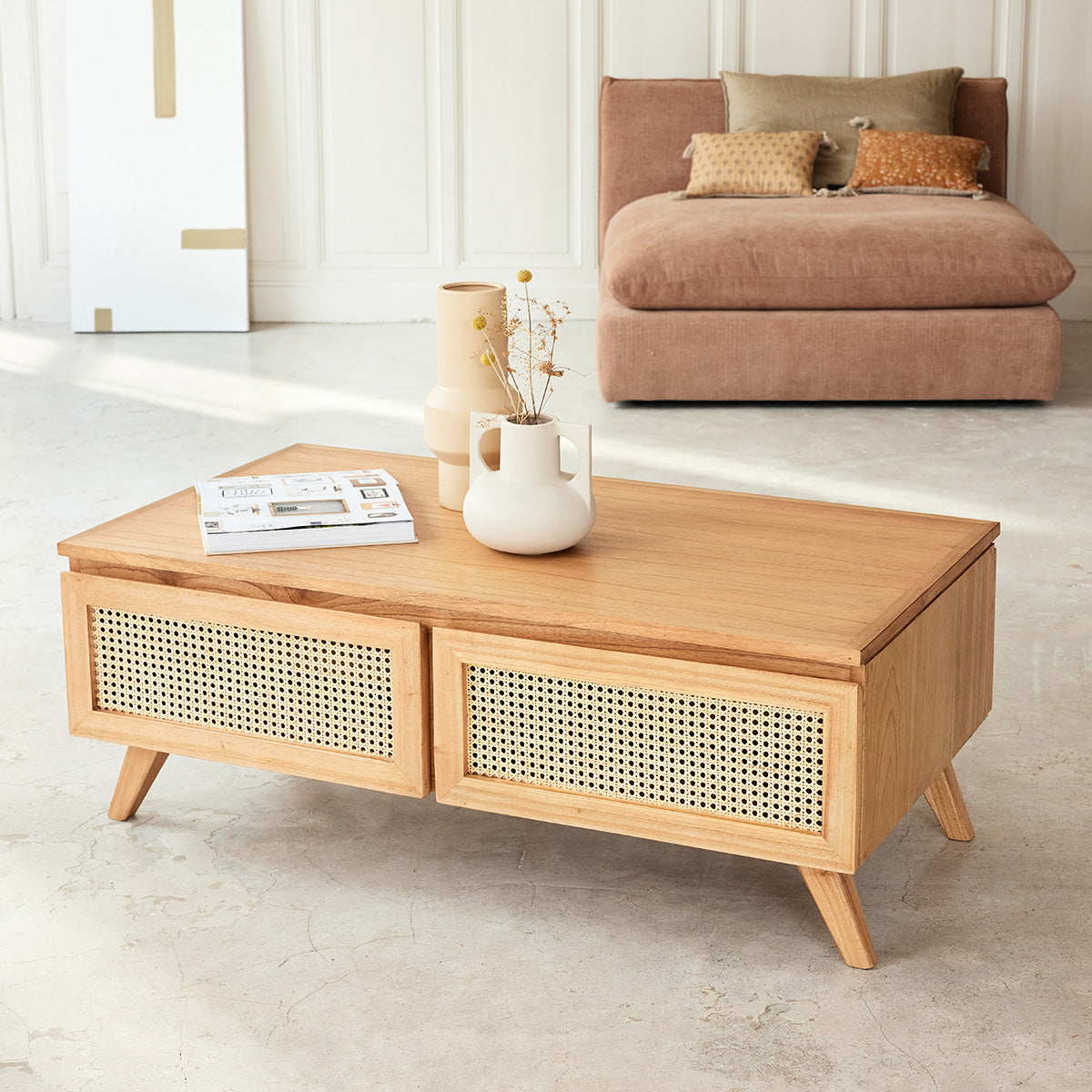 ISÉE - Couchtisch aus massivem Mindi-Holz und Geflecht 110 cm