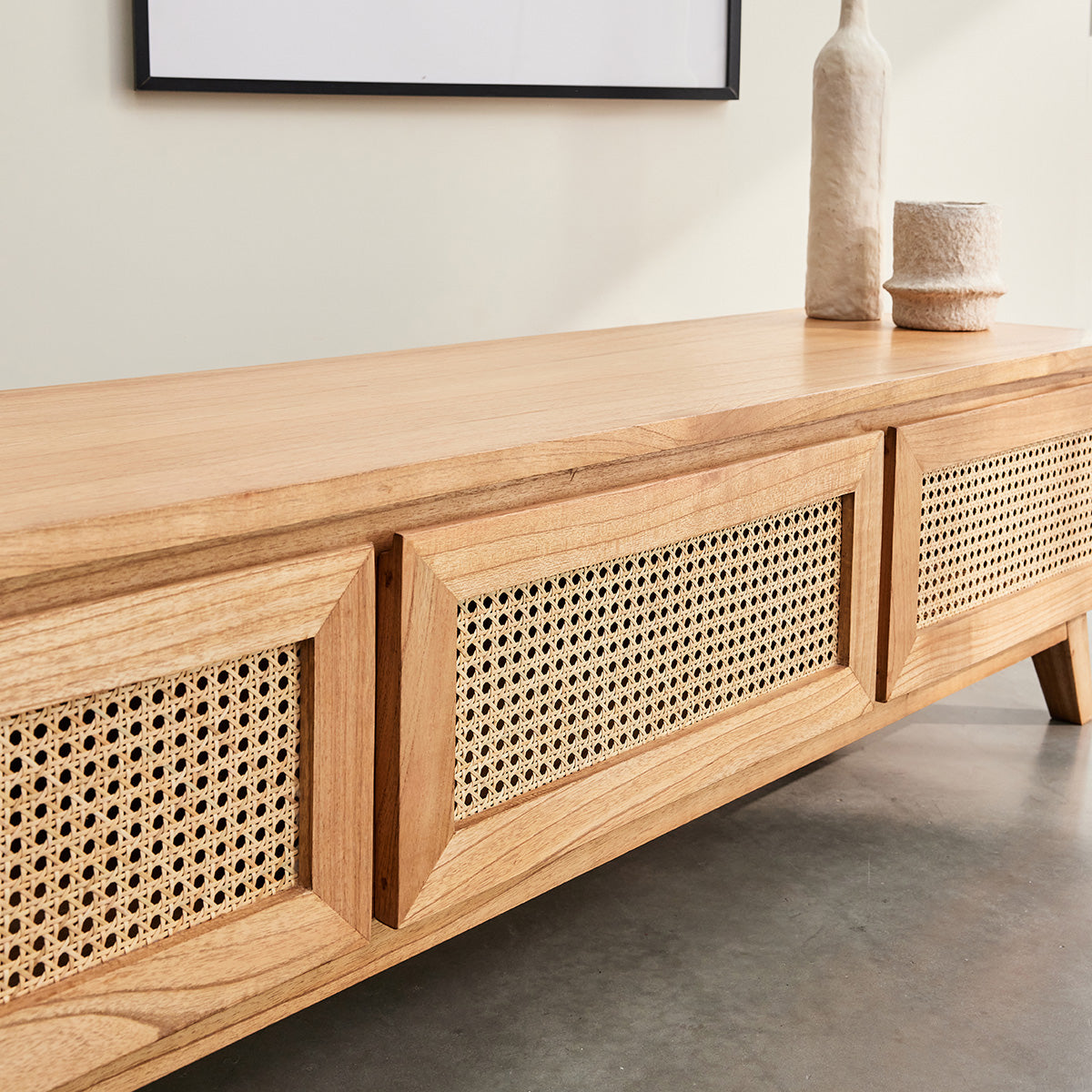 ISÉE - TV-Möbel aus massivem Mindi und mit Rohrgeflecht 160 cm