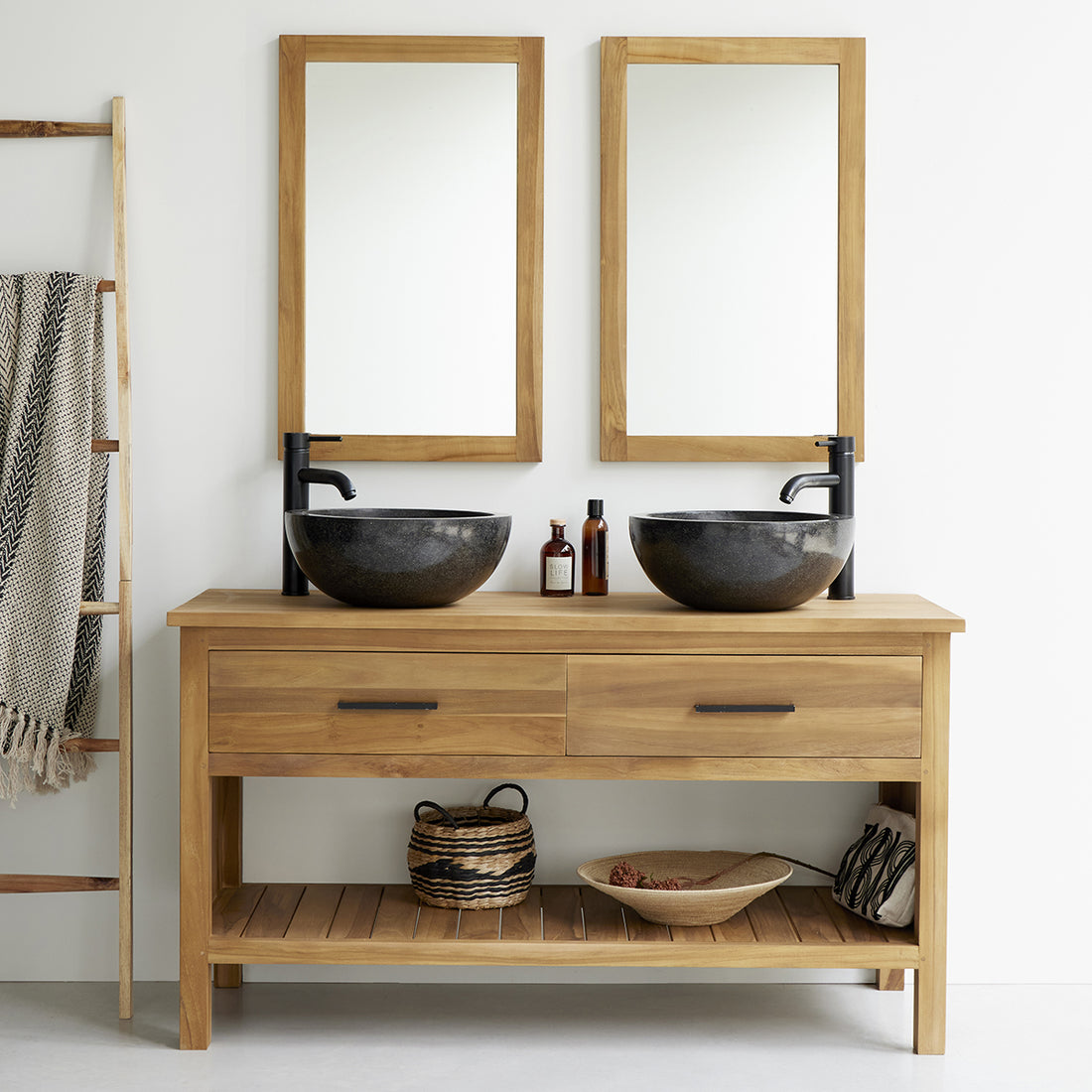 MARLI - Waschtischunterschrank aus massivem Teakholz 135 cm