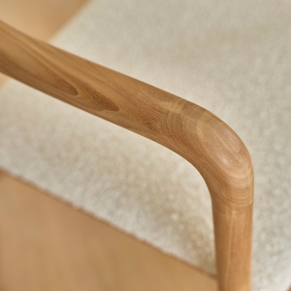 AMBRE - Set aus 2 Stühlen aus massivem Teakholz mit Boucle-Sitz