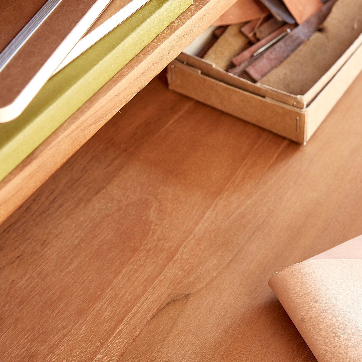 ISAURE - Schreibtisch aus massivem Teakholz 110 cm