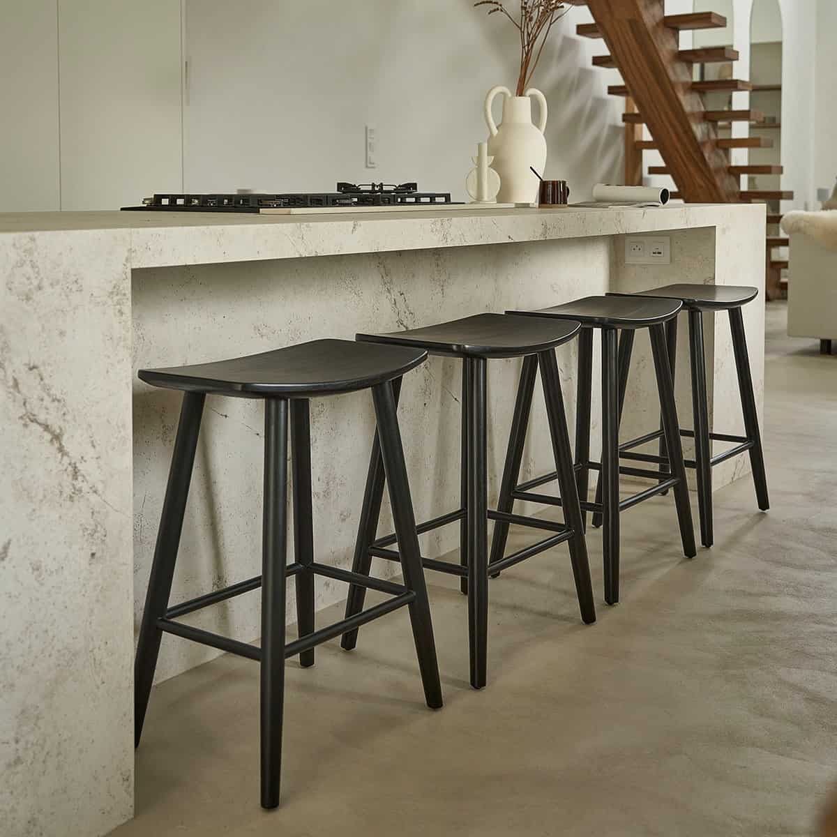 AMBRE - Hocker aus massivem Teakholz schwarz 65 cm