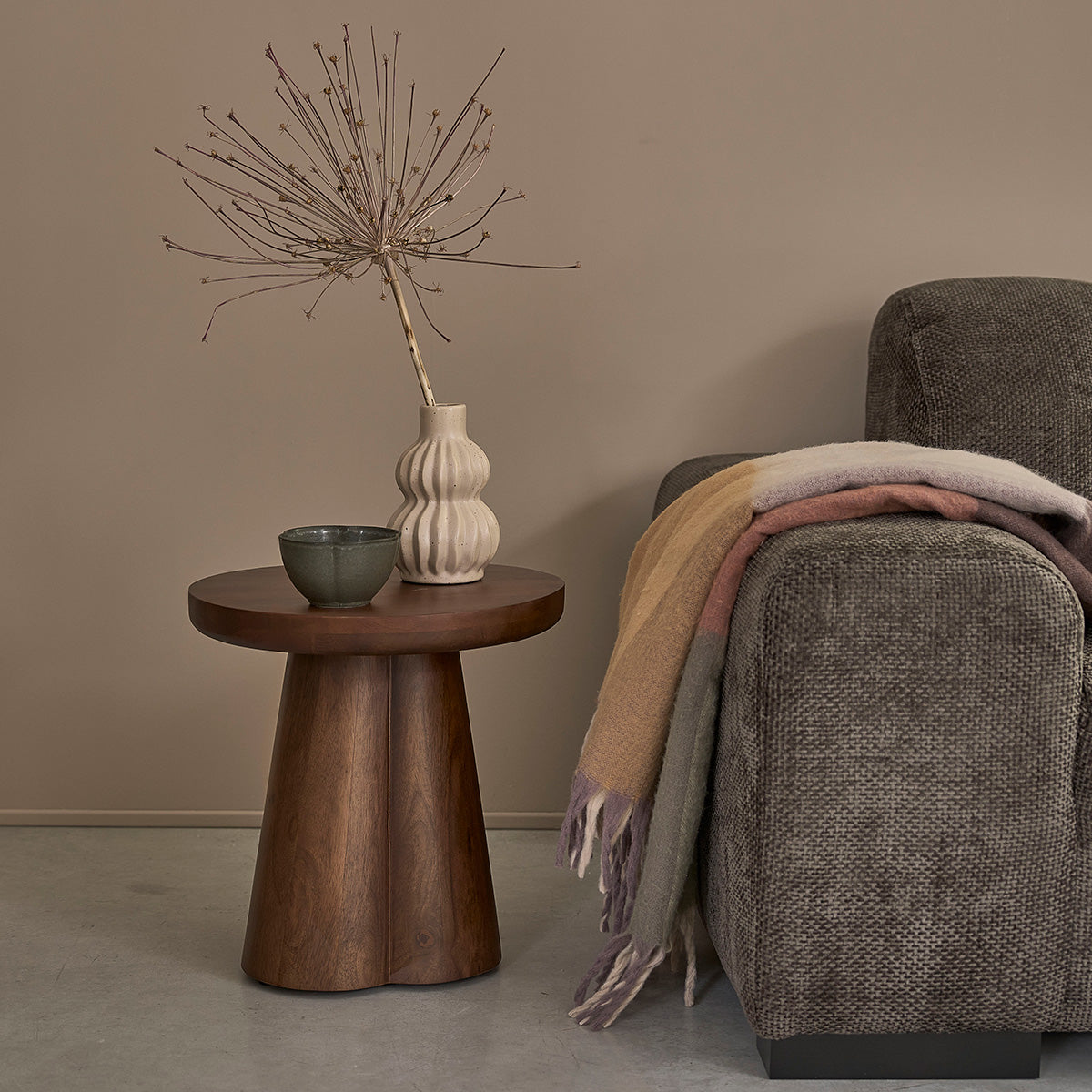 PAULA - Runder Beistelltisch aus Mangoholz