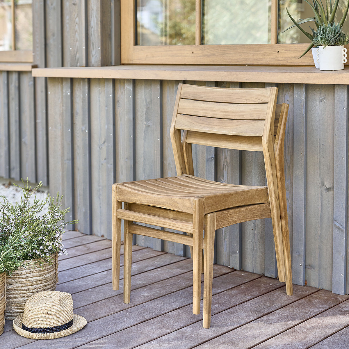 19B-chaise_de_jardin_en_teck_massif_lot_de_2-03.jpg