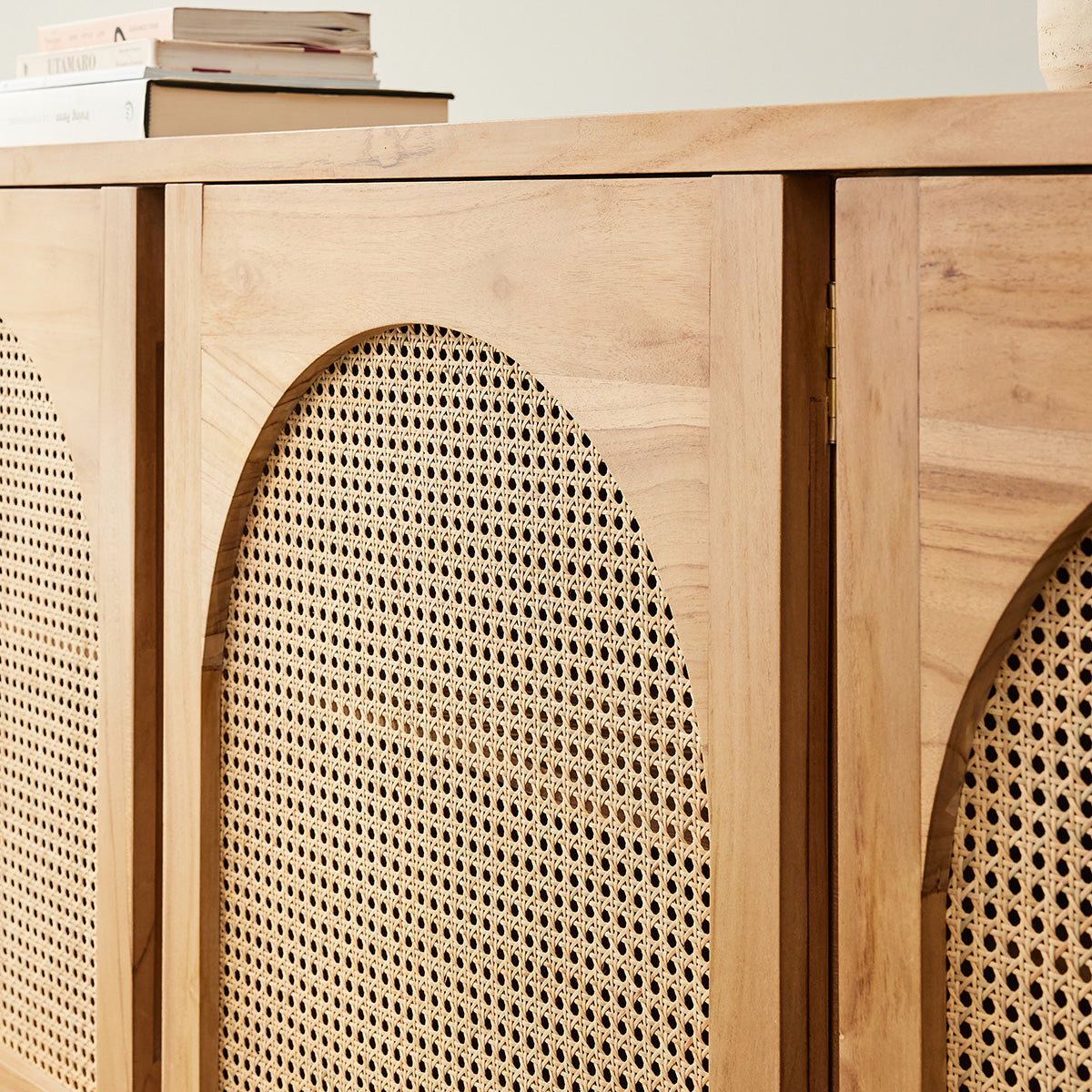 LOÉ - Sideboard aus massivem Teakholz und mit Rohrgeflecht 183 cm