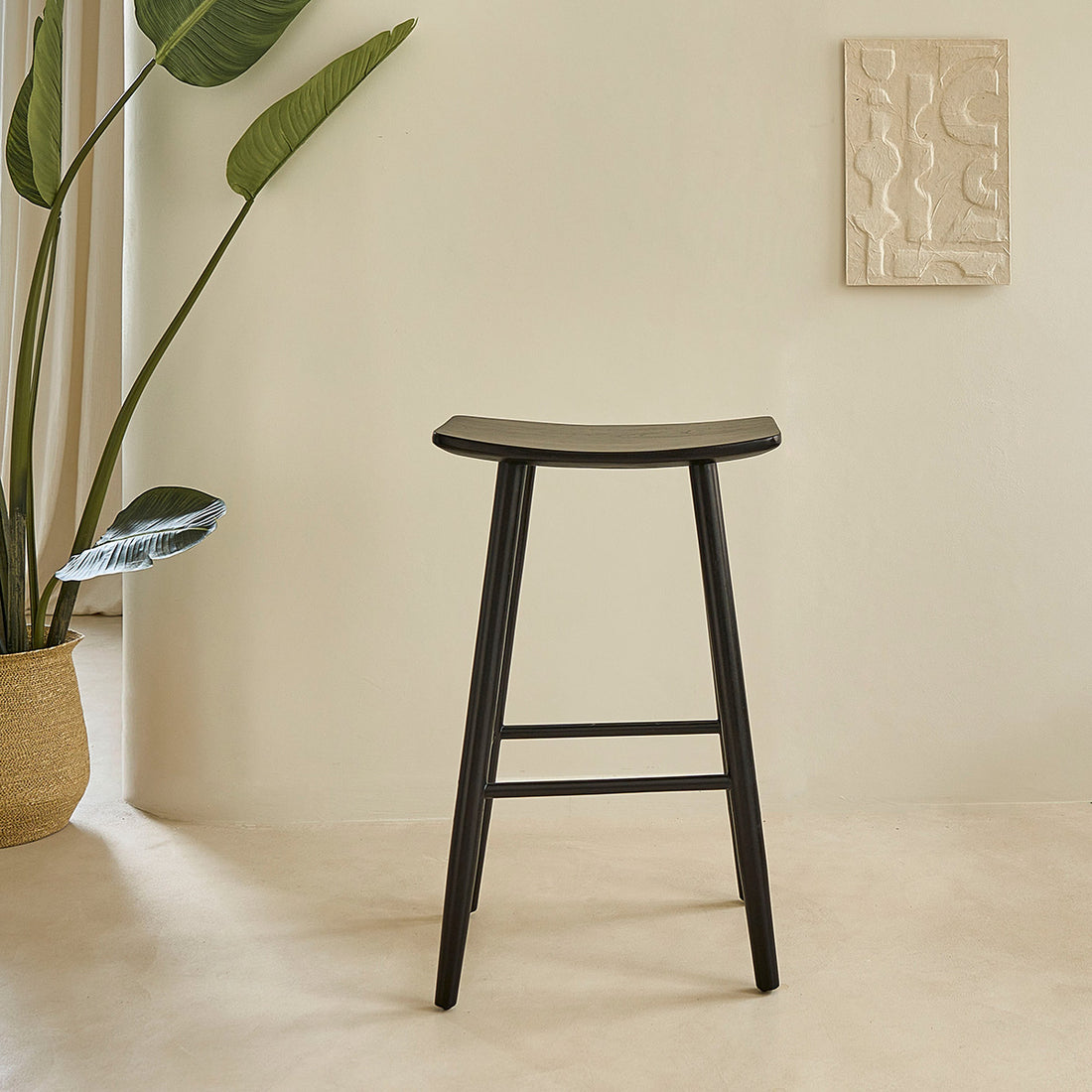 AMBRE - Barhocker aus massivem Teakholz schwarz 75 cm