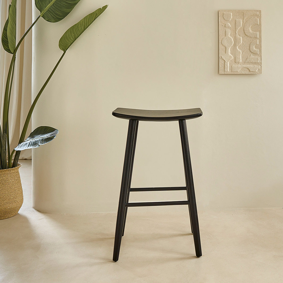 AMBRE - Barhocker aus massivem Teakholz schwarz 75 cm
