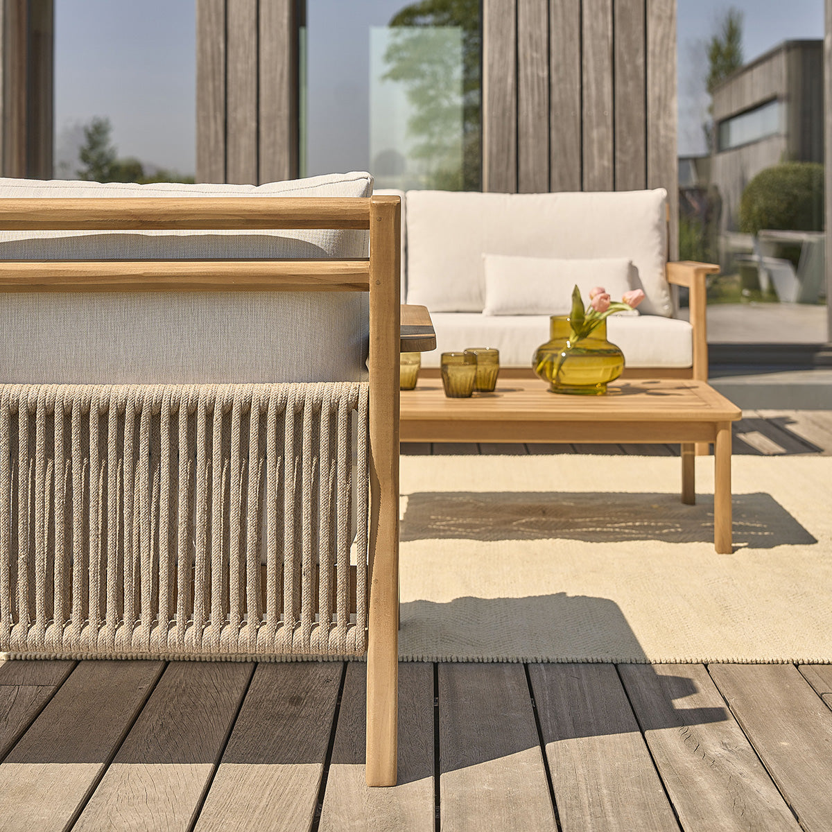 MAORA - Garten-Couchtisch aus massivem Teakholz