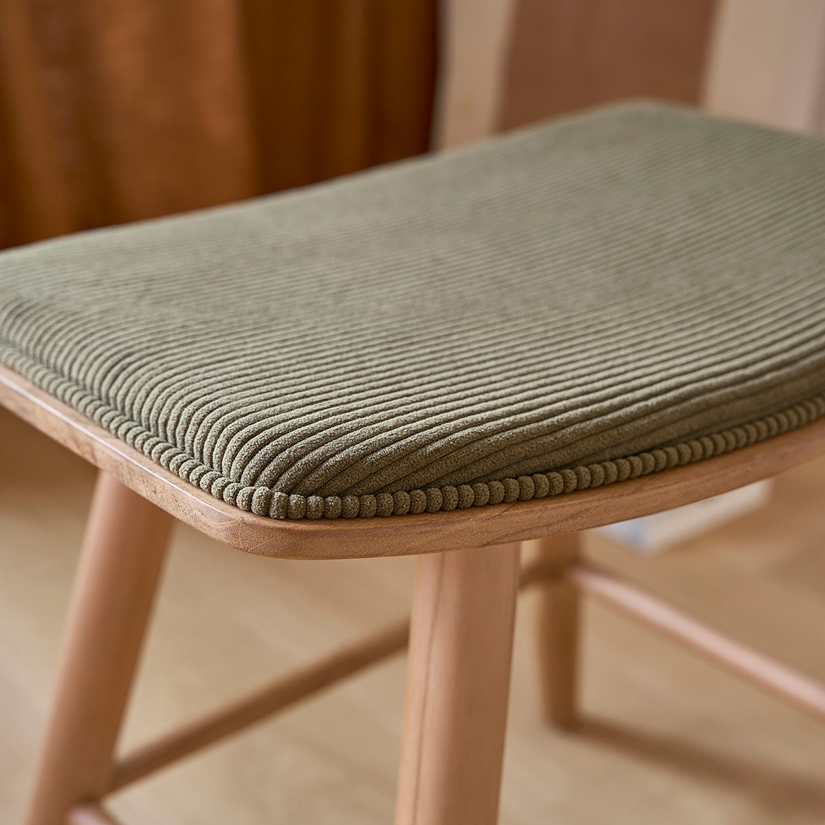 AMBRE - Barhocker aus Teakholz, Sitzfläche aus Cord 45 cm