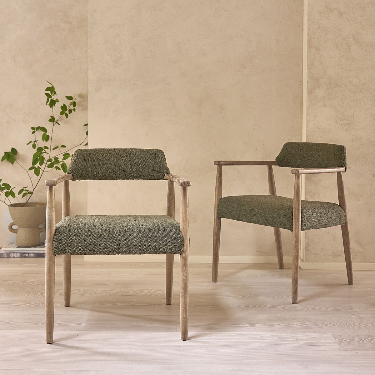 LUISA - Set von 2 Stühlen aus Eiche und khakifarbenem Bouclé-Stoff