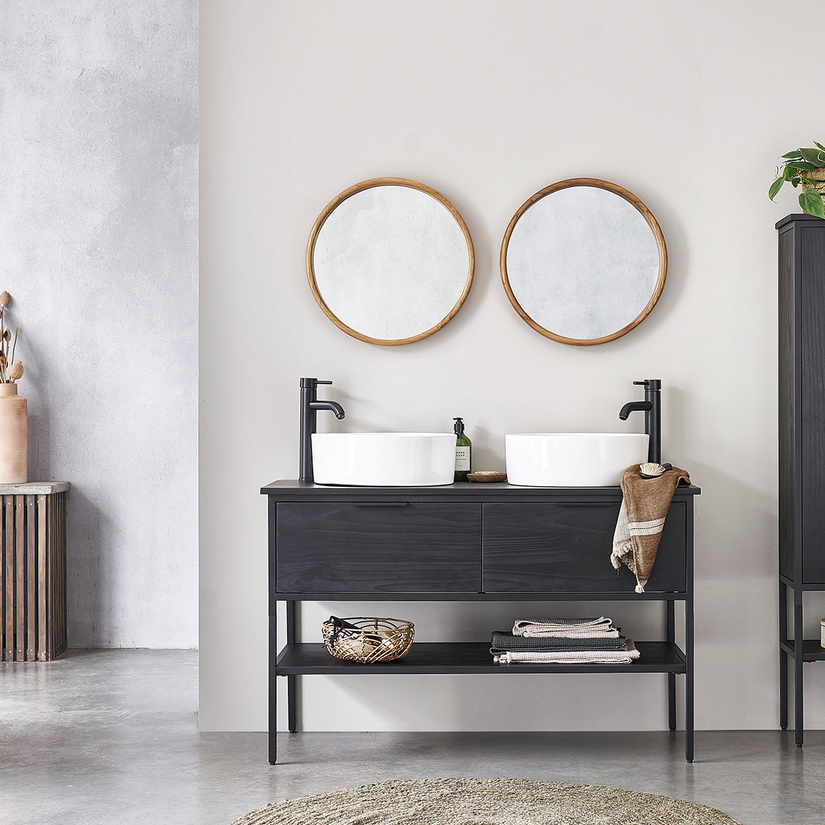 NEVEN - Waschtischunterschrank aus massiver Kiefer und Metall 120 cm