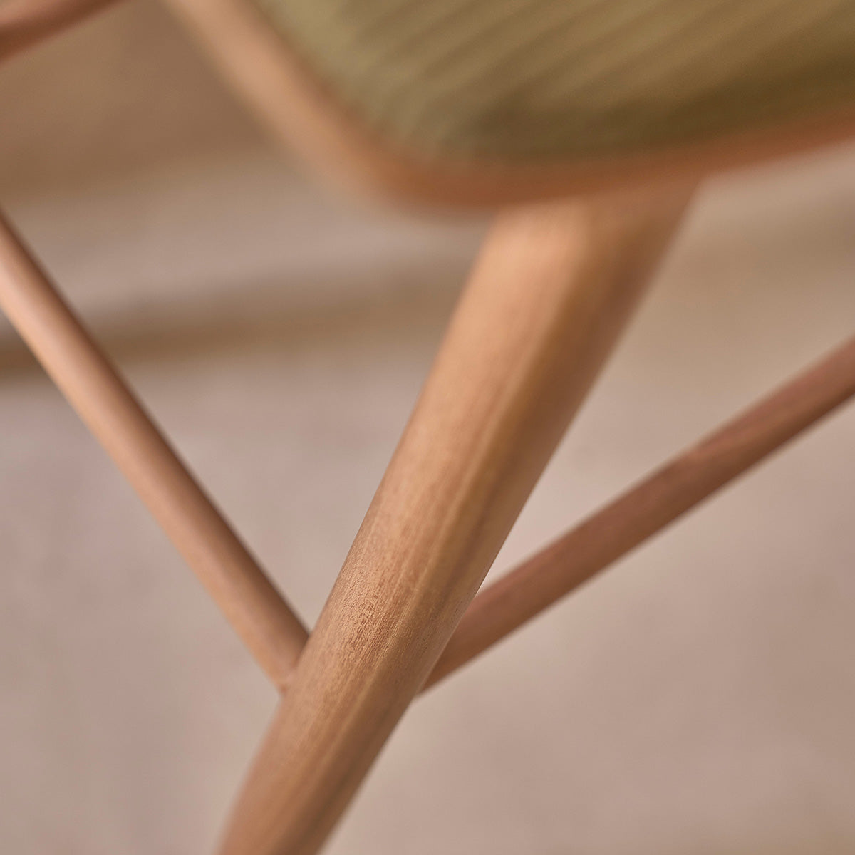 AMBRE - Set aus 2 Hockern aus massivem Teakholz und Sitzfläche aus Cord 75 cm