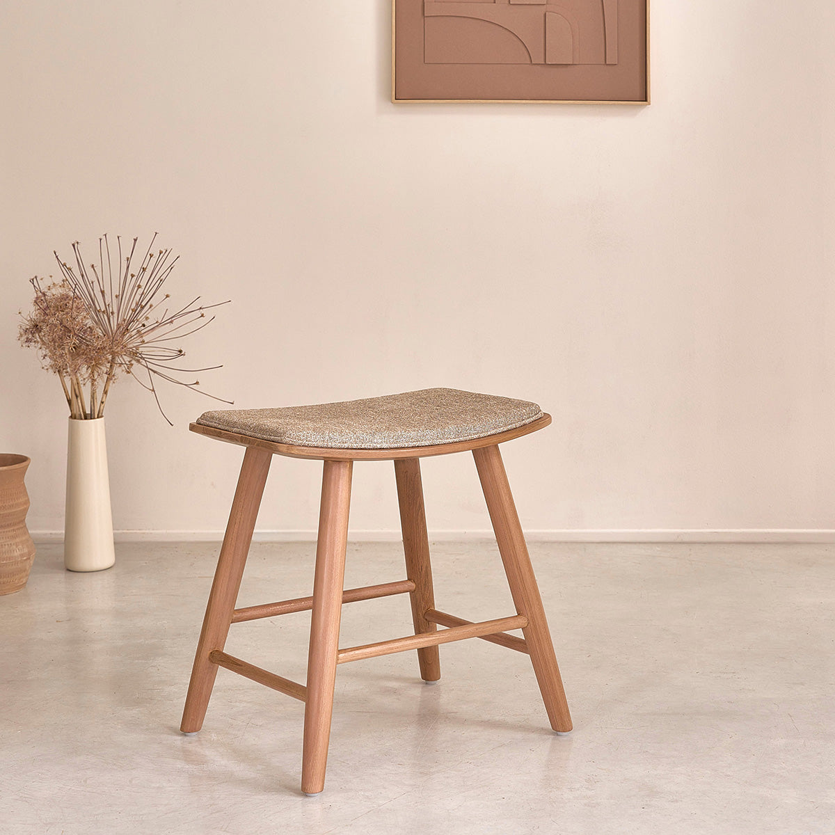 AMBRE - Set aus 2 Barhockern aus massivem Teakholz und greigefarbenem Samt (Kombination aus Grau und Beige), 45cm